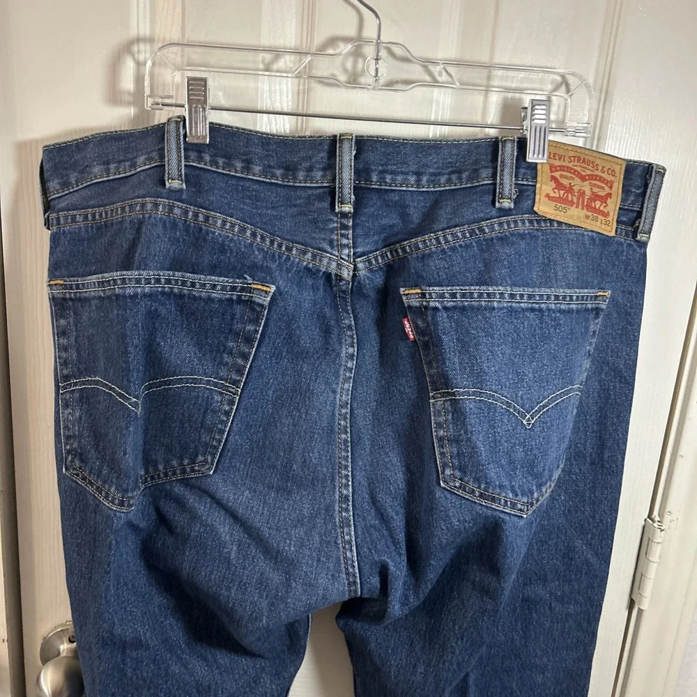 Levis 505 Regular Jeans Mens 38x32‎ Blue Straight Leg Zip Fly Denim 5-Pocket